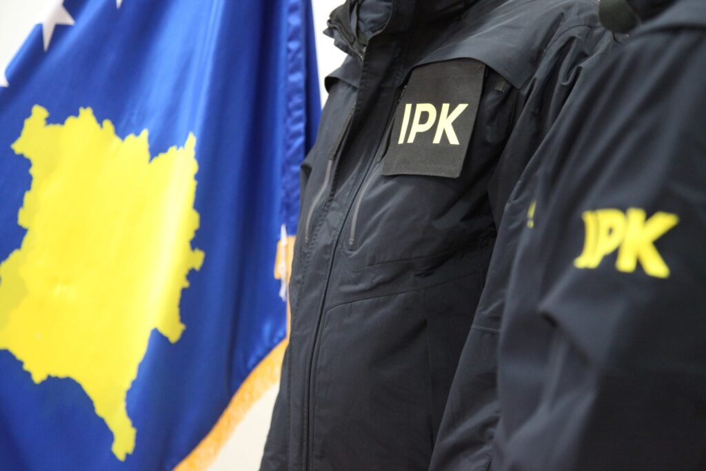 IPK-arreston-nje-zyrtar-doganor-dhe-nje-zyrtar-policor-per-marrje-ryshfeti