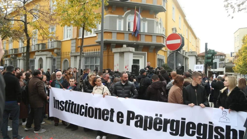 "Jep dorehqeje" Protestuesit kerkojne nga Manastirliu