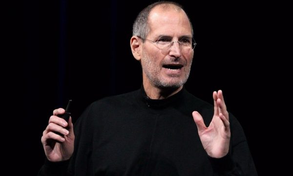 Steve Jobs bleu të njëjtën makinë çdo gjashtë muaj