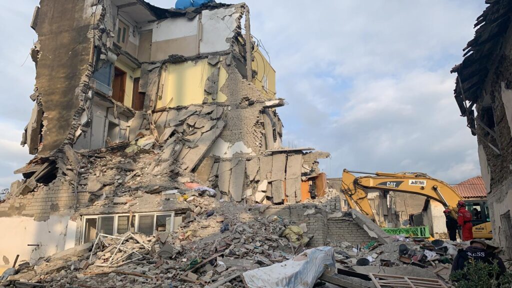 Pesë vjet nga tërmeti në Shqipëri ku humbën jetën 51 persona