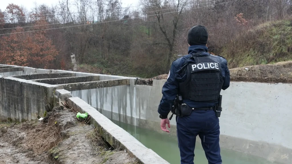 Policia e Kosoves ne vendin ku ndodhi shperthimi ne Iber Lepenc. Foto nga Radio Evropa e Lire Facebook 1 1