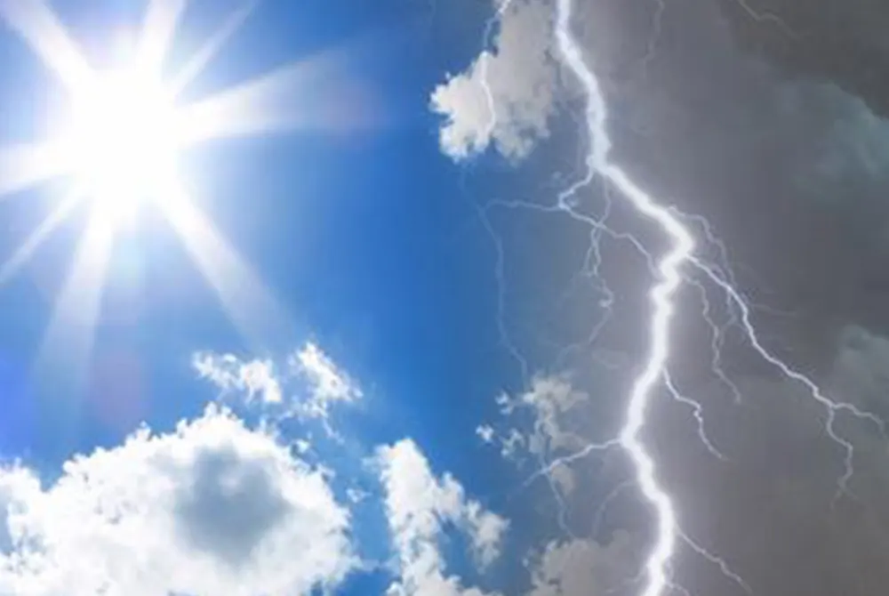 Ulen pak temperaturat, në mbrëmje parashihen rrebeshe shiu