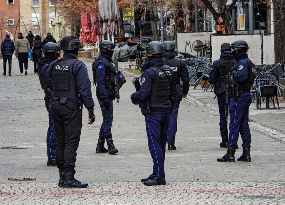 Konfiskohen uniforma ushtarake serbe dhe predha në veri të vendit