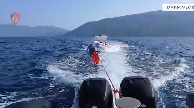 Mbetën në mes të detit, Policia kufitare u vjen në ndihmë 8 turistëve