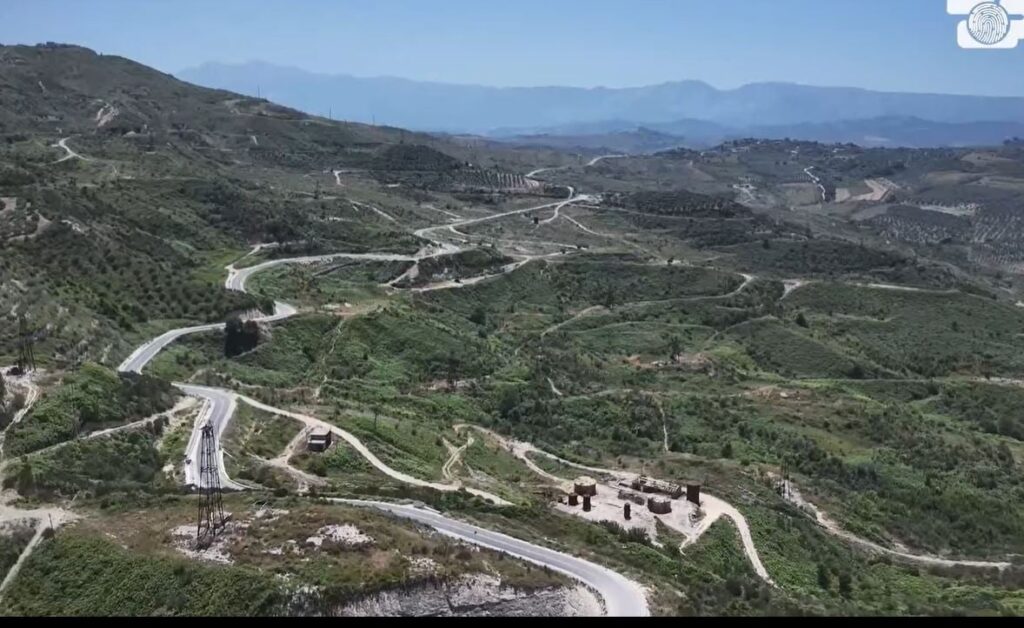 Dhjetëra miniera bitumi në luginë, si cënohet hapësira e parkut të Vjosës?
