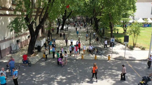 Shqiptarët janë më optimistët në Ballkan, Eurobarometri: Serbët janë më të dëshpëruarit, urrejnë NATO dhe BE