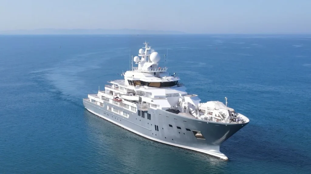 Nafta me 1 euro për litër, superjahti “Andromeda” ankorohet në Portin e Durrësit për furnizim