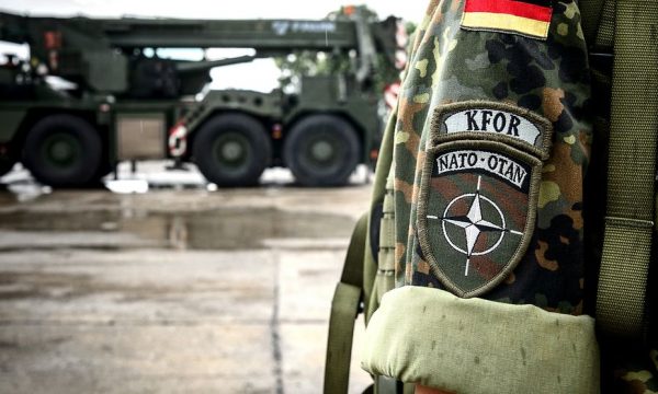 “Ka potencial për konflikt”, trupat gjermane do të vazhdojnë të qëndrojnë në Kosovë