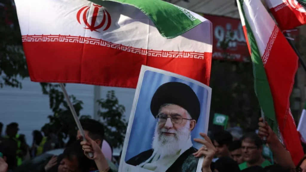 Lideri suprem i Iranit Khamenei fshihet në bunker me familjen, Trump “urdhër” Izraelit: Mos e vrisni!