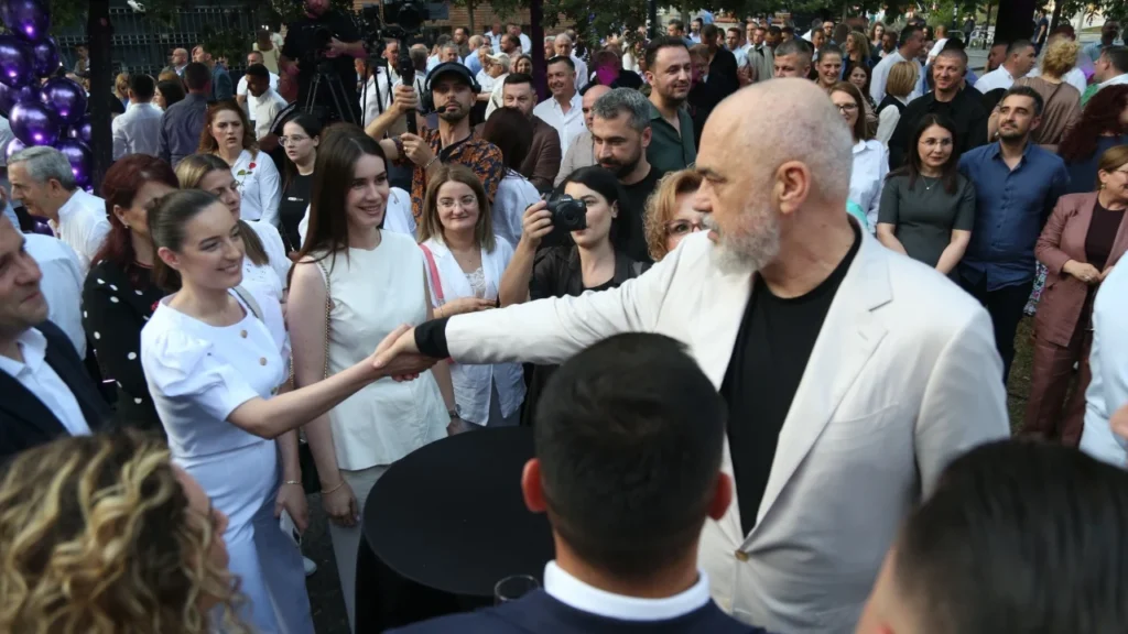 Nga Zegjineja, te Sara Mila, Edi Rama me yjet e reja të PS! Çfarë nuk u pa nga ditëlindja e 34-të e Partisë Socialiste