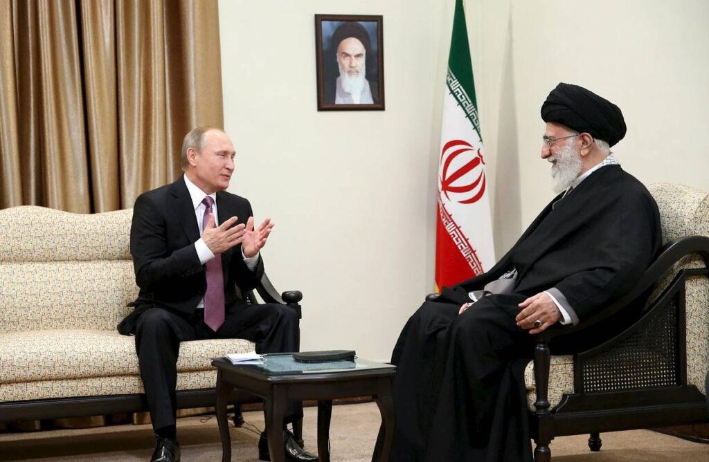 Lideri suprem i Iranit i dërgon letër Putinit për ta ndihmuar