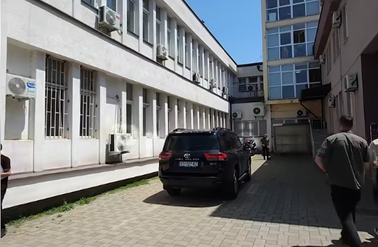 Kurti në Mitrovicë, viziton pa paralajmërim  Bedri Hamzën