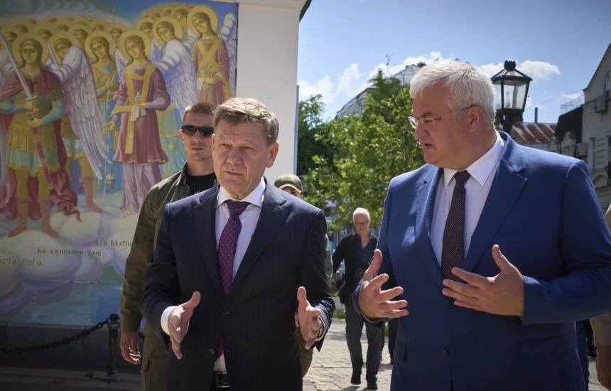 Gjermania do ta ndihmojë Ukrainën të prodhojë më shumë armë