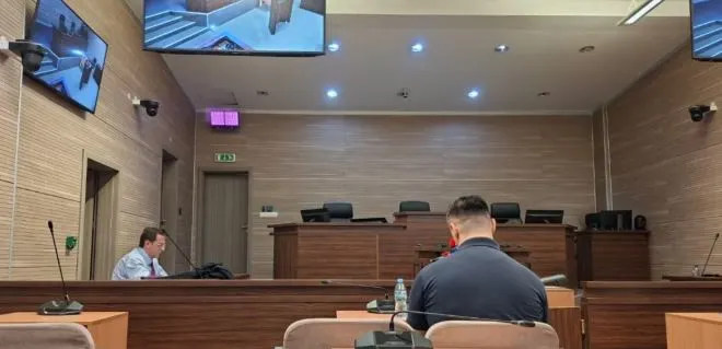 Punonjësja e OSBE-së nuk e pranon fajësinë për spiunazh