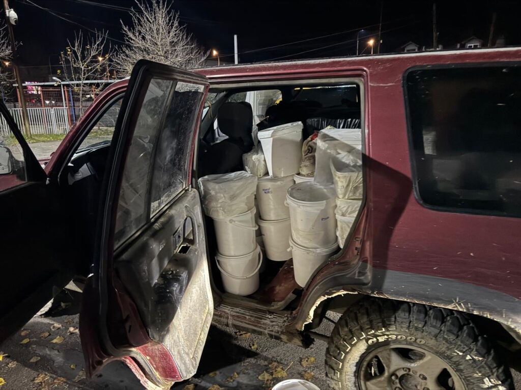 Dogana dhe Policia ndalojnë automjet kontrabande në Leposaviq, sekuestrojnë mallra me vlerë 7 mijë euro