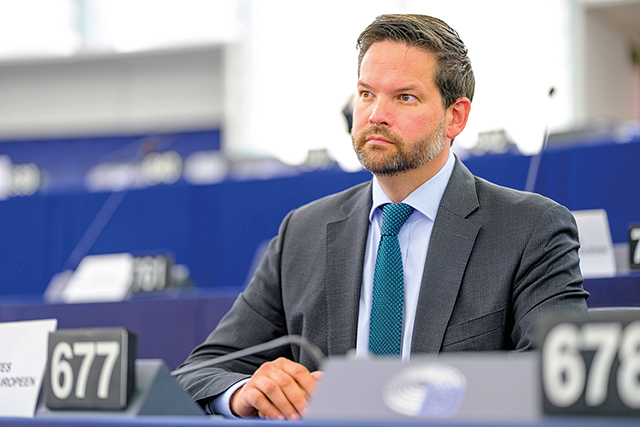 Eurodeputeti austriak kërkon heqjen e masave ndaj Kosovës