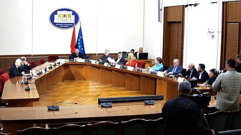 PD reagon pas konstituimit të Komisionit për Reformën Territoriale: “Mbledhja u vendos në mënyrë të njëanshme”