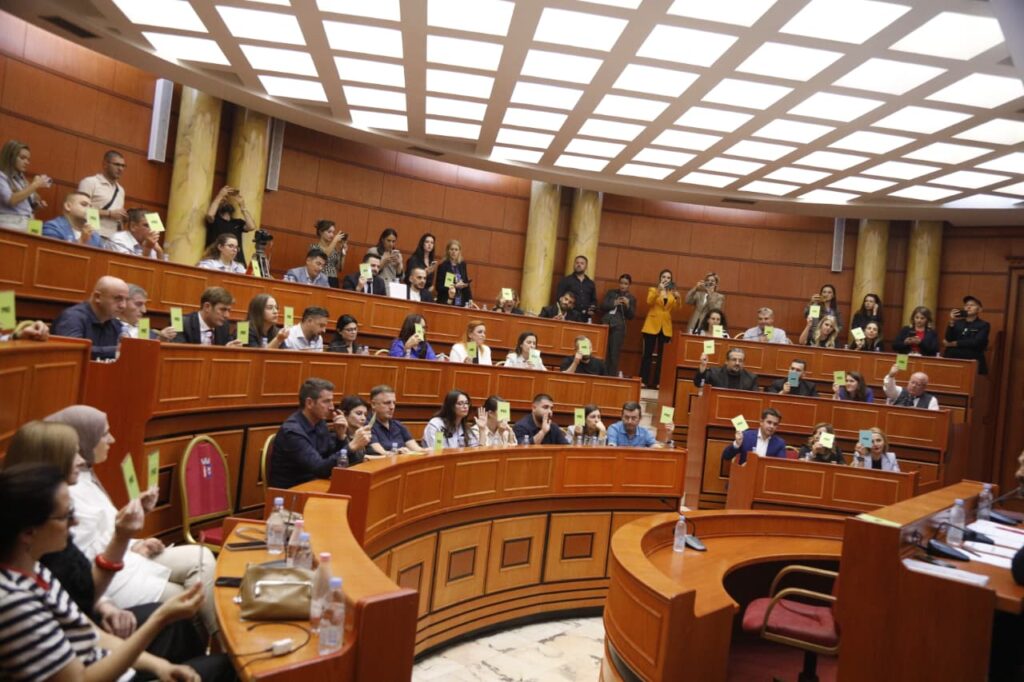 Këshilli Bashkiak i Tiranës i kërkon SPAK-ut lejimin e pjesëmarrjes së Erion Veliajt në konsultimet për buxhetin 2026