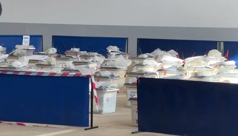 “Ironia e fatit”-Kompania që shtypi fletëvotimet me gabime në balotazh, mer tenderin për zgjedhjet e 28 dhjetorit