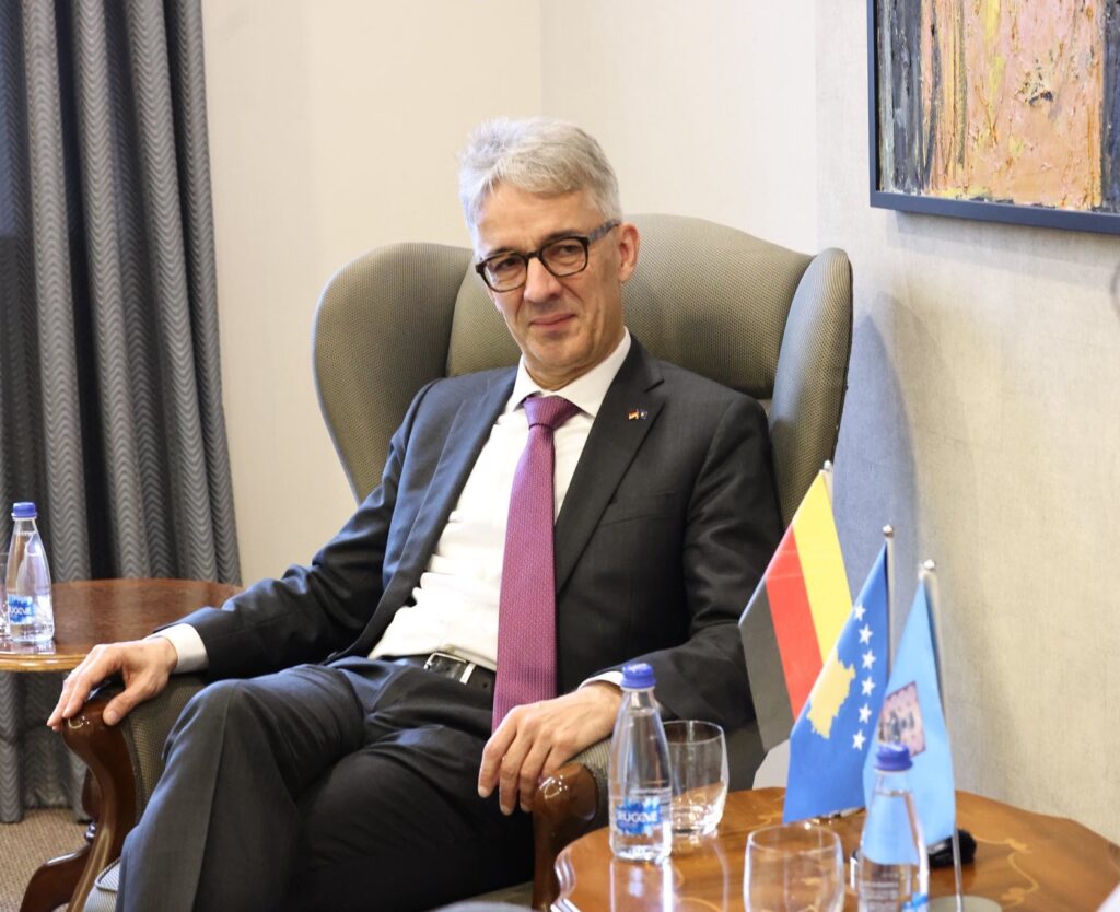 Ambasadori gjerman viziton Mitrovicën e Veriut, thotë se mësoi për sfidat politike