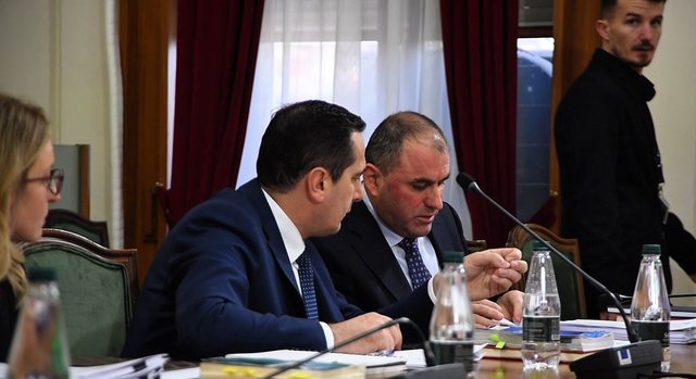 Debat për provat e SPAK/ Afati për njohjen me USB-në e Ballukut tensionon Këshillin e Mandateve