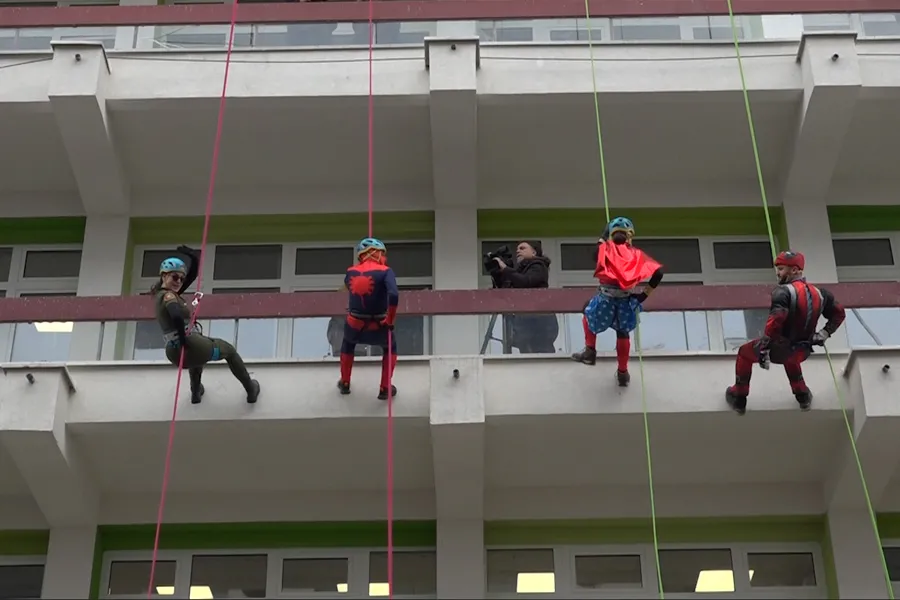 Aktiviteti i përvitshëm; Kur superheronjtë zbresin nga qielli, magjia që preku Pediatrinë