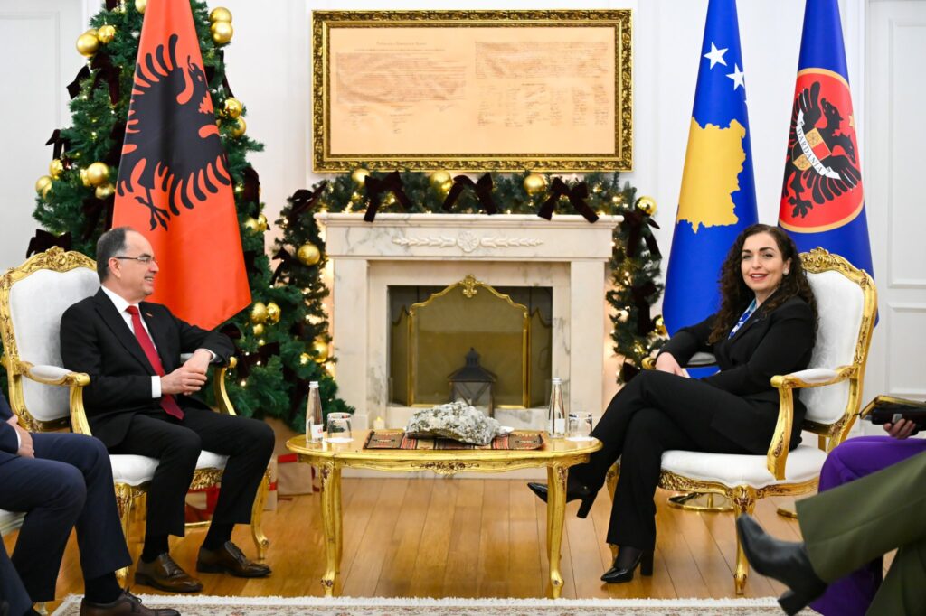 Osmani pret në takim Begajn: Kosova dhe Shqipëria të jenë gjithmonë pranë njëra-tjetrës