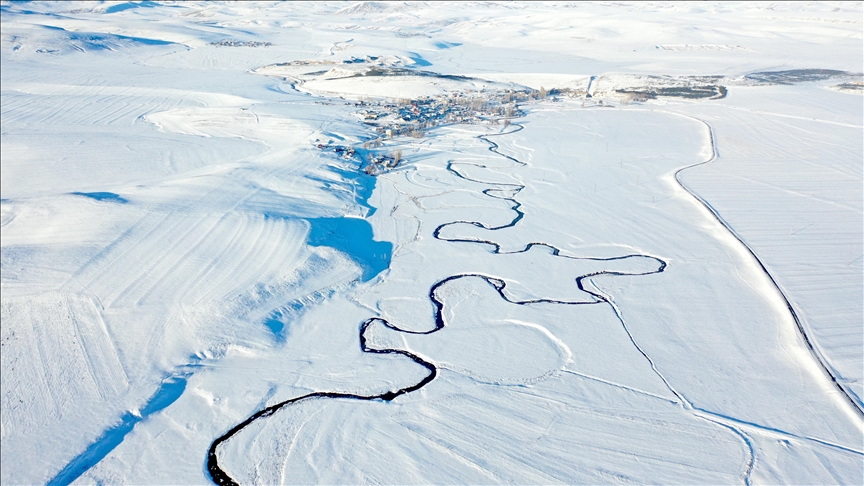 Pamje Magjike Ajrore: Malet dhe Liqenet e Turqisë Lindore të Mbuluara me Borë
