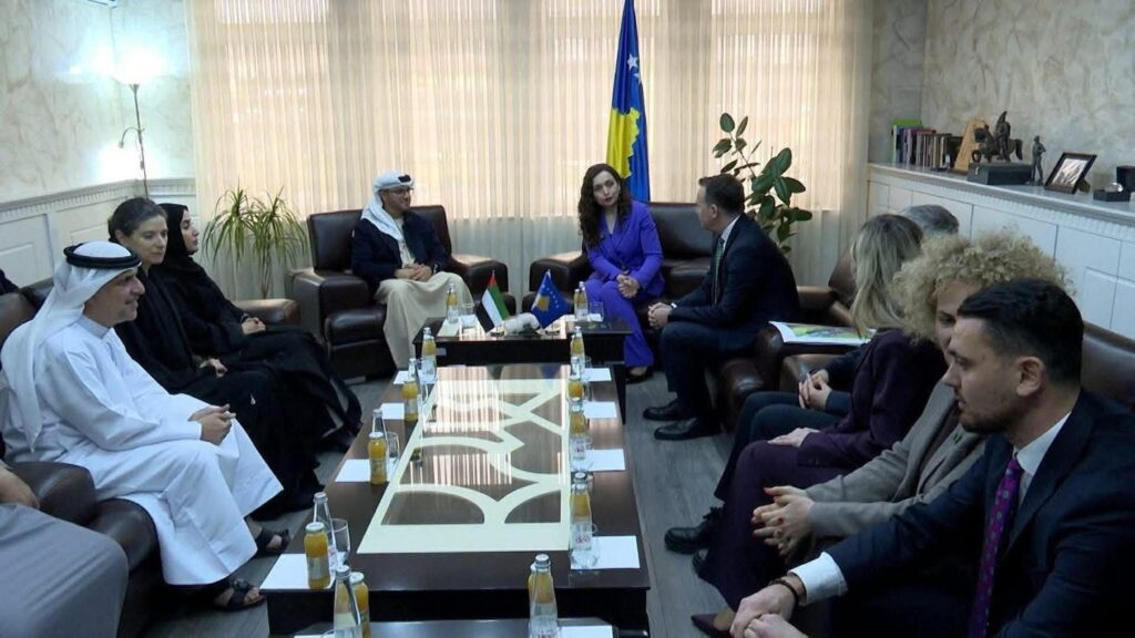 Presidentja Osmani dhe delegacioni nga Emiratet mbërrijnë në Mitrovicë, diskutohet për investimet milionëshe në shëndetësi