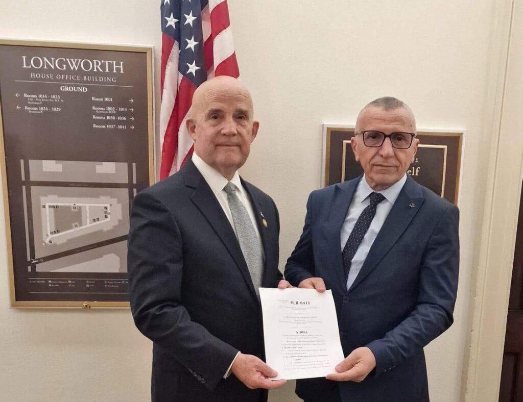 Kongresisti amerikan i dorëzon Kamberit projektligjin për diskriminimin ndaj shqiptarëve të Luginës së Preshevës